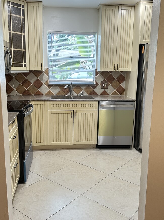 Cocina de acero inoxidable - 22313 SW 57th Cir