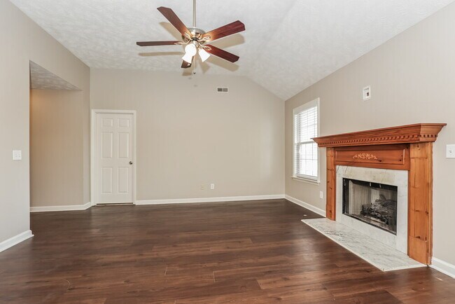 Foto del edificio - 825 Chaney Woods Dr