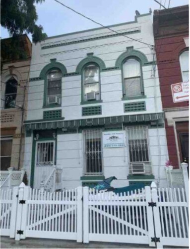 Primary Photo - 609 Warwick St