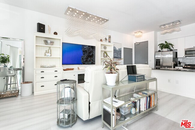 Building Photo - 488 E Ocean Blvd
