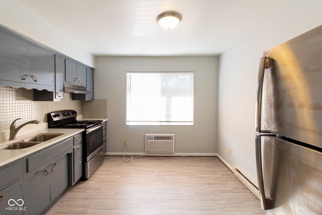 Building Photo - 4835 N Bolton Ave
