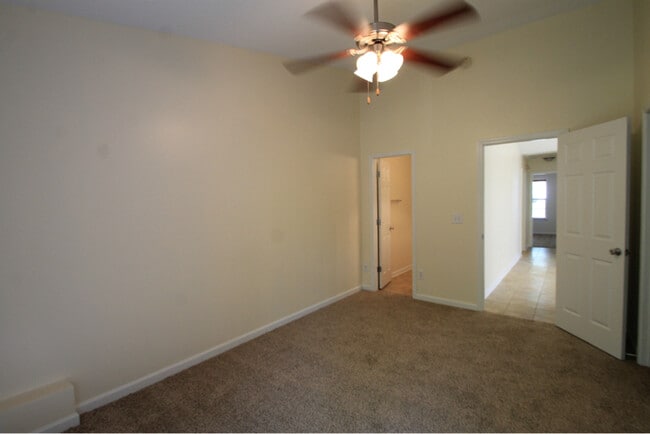 Building Photo - 1331 Pampas Cir