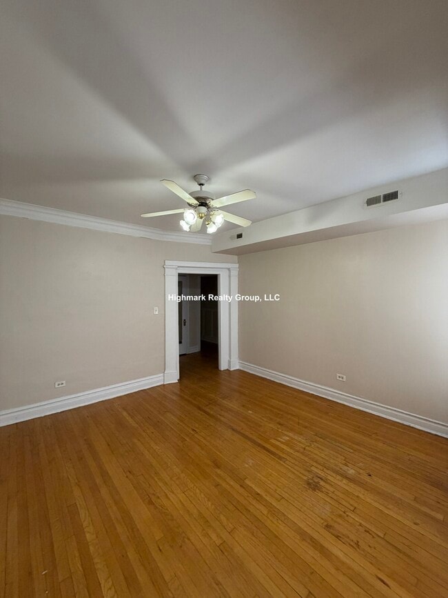 Building Photo - 7513 N Greenview Ave