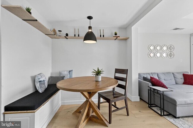 Building Photo - 919 12th St NE