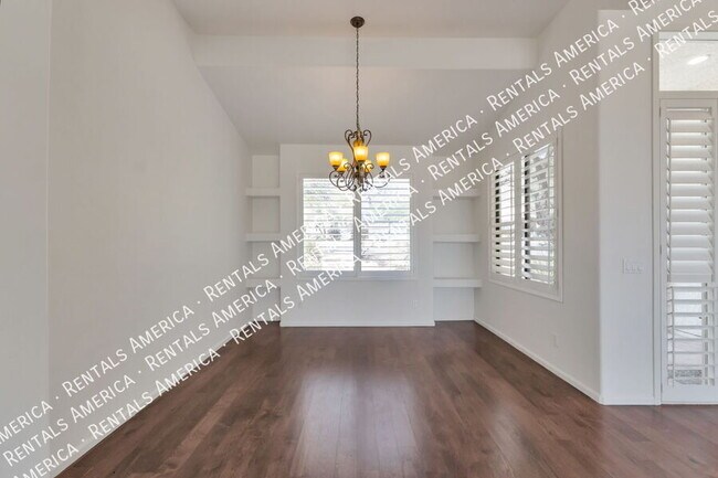 Foto del edificio - 6445 N Silver Smith Pl
