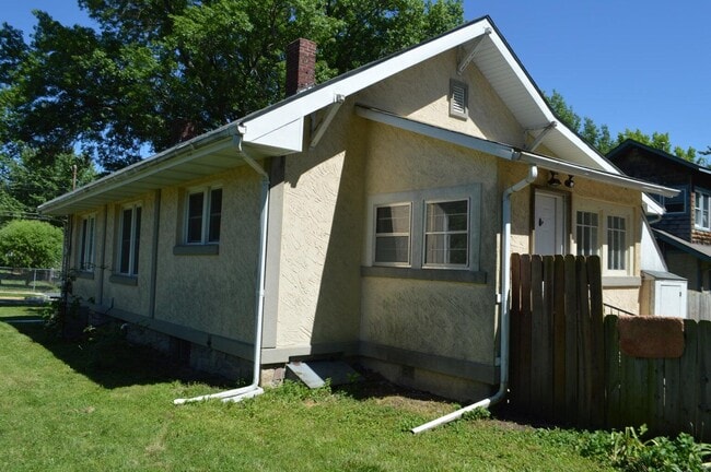 Building Photo - 101 S Garth Ave
