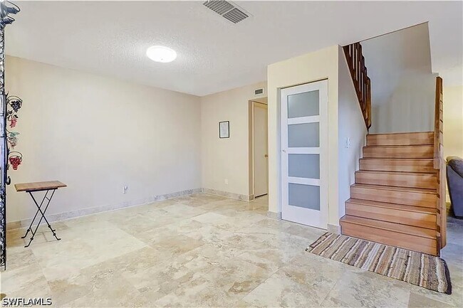 Building Photo - 4033 Sandlewood Ln