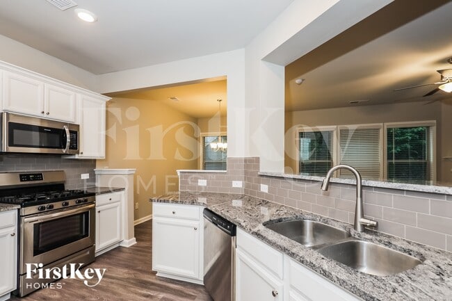 Foto del edificio - 3628 Moon Crest Dr