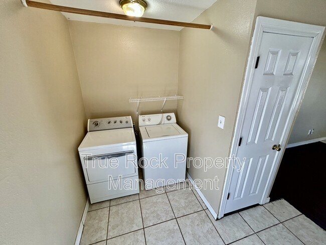 Foto del edificio - 218 E 14th St