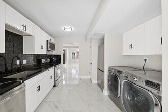 Building Photo - 7826 E Heatherbrae Ave
