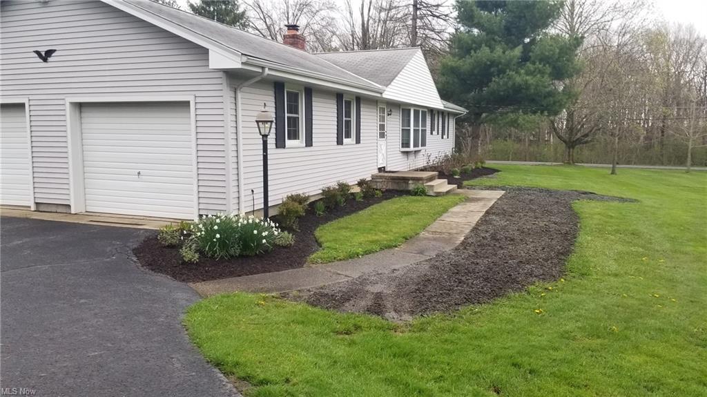 8924 Carnes Rd, Chagrin Falls, OH 44023 House for Rent in Chagrin