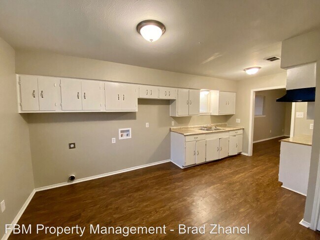 Building Photo - 1509 S Hall St