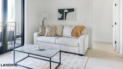 Building Photo - 1007 S Mint St