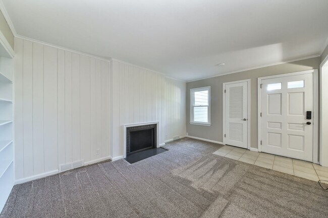 Living Room - 501 Walnut St
