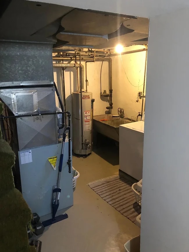 Building Photo - 220 Madison St