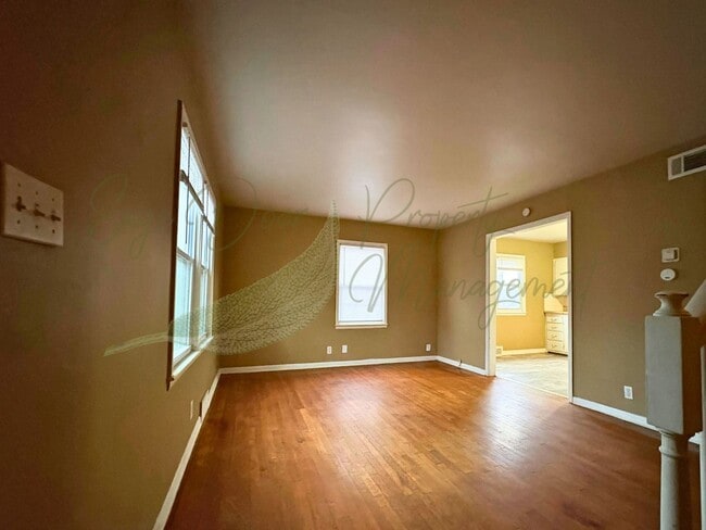 Foto del edificio - DUPLEX IN INDEPENDENCE!!!!