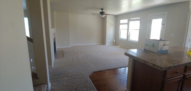 Foto del edificio - 3170 N Lancer Ave