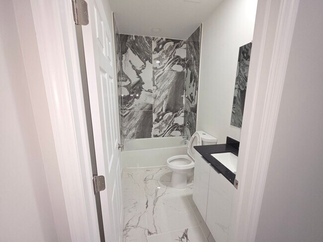 Foto del edificio - 1035 Kismet Pkwy W