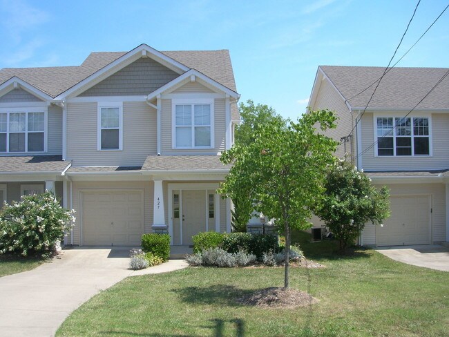 Foto del edificio - 427 Normandy Cir