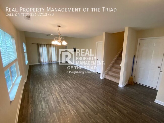 Building Photo - 506 Song Sparrow Ln