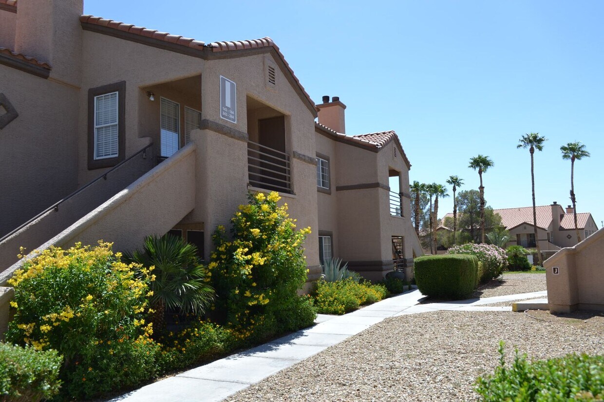 Foto principal - COZY 2 BEDROOM AND 2 FULL BATH CONDO IN SP...
