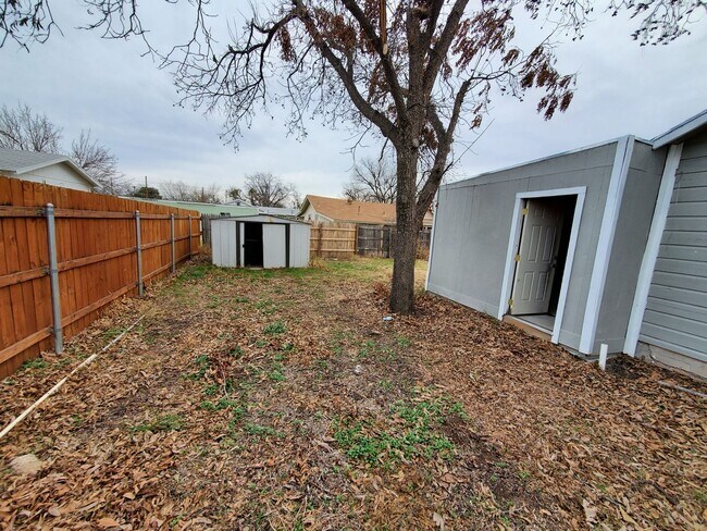Building Photo - Large remodeled 3 bedroom home with open k...