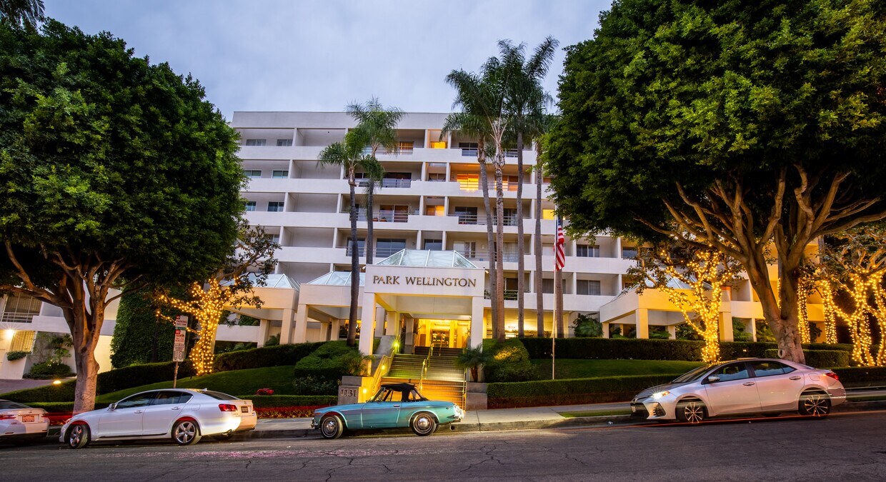 Primary Photo - 1131 Alta Loma Rd