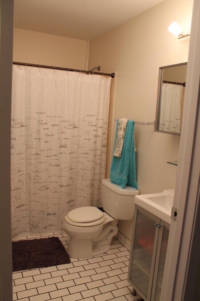 Building Photo - 2 bedroom in Batavia IL 60510