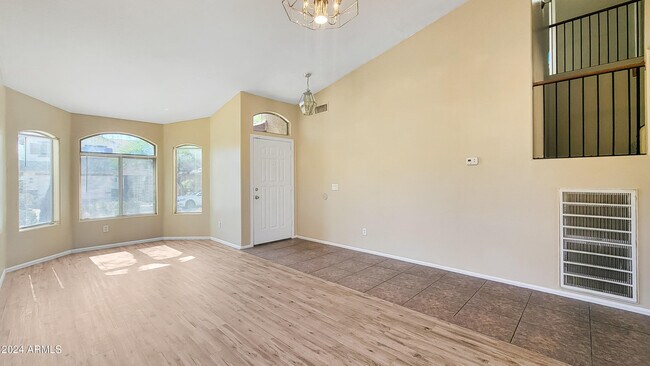 Building Photo - 5454 W Southgate Ave