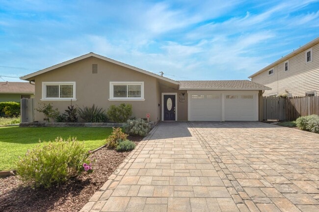 Building Photo - 879 Linda Vista Ave