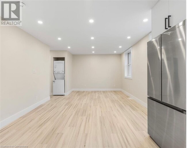 Building Photo - 264 Thayer Ave
