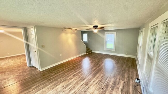 Building Photo - 15 Casimir St