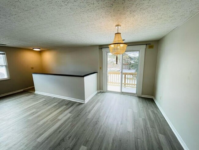 Foto del edificio - 4229 Briarwood Dr