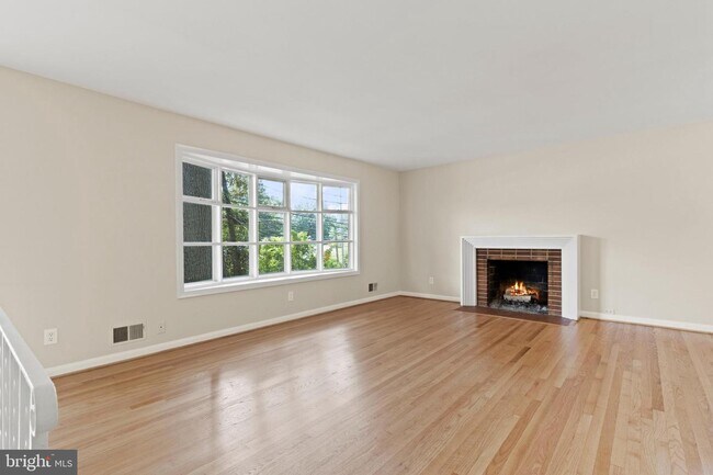 Foto del edificio - 1707 Forest Glen Rd