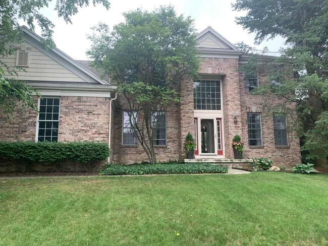 Building Photo - Beautiful large 4 bedroom Home