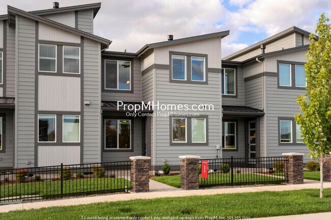 Foto del edificio - Modern 3 Bedroom Townhome in Reed's Crossing!