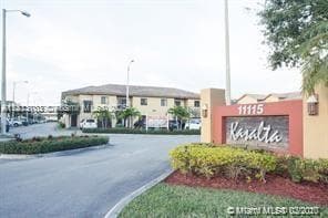 Foto principal - 11115 W Okeechobee Rd