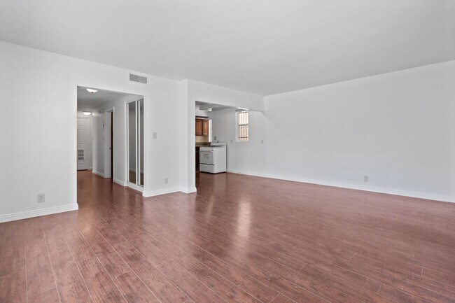 Foto del edificio - 1142 Serrano Ave
