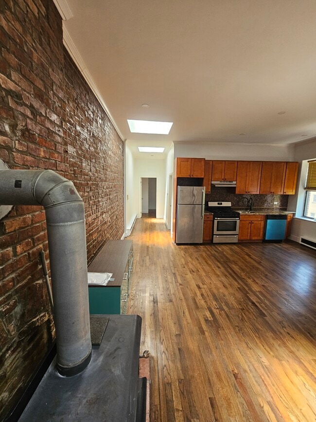 Living area and kitchen - 367 Saint Marks Ave