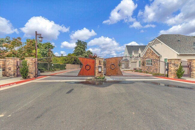 Foto del edificio - 7546 Twin Bridges Ln