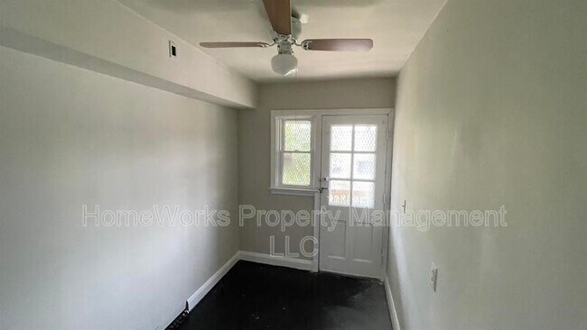 Foto del edificio - 2431 W LEXINGTON ST
