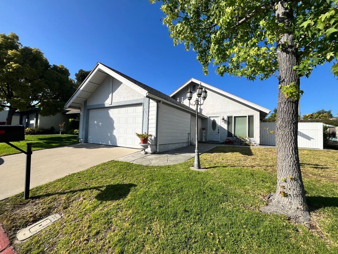 Primary Photo - One story home 3 bedrooms, 2 baths