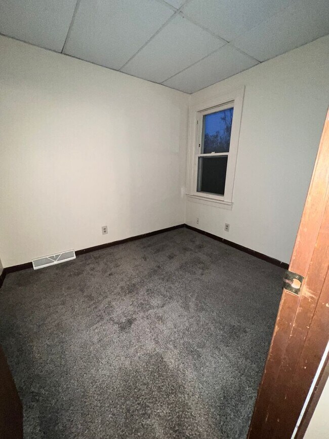 Building Photo - 4277-4277A S. 4th St.