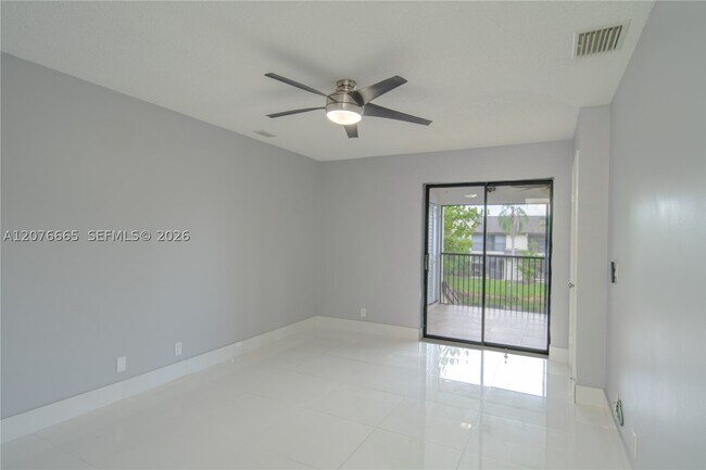 Foto del edificio - 3745 Cocoplum Cir