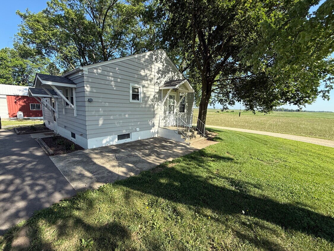 Primary Photo - 1N479 Schrader Rd