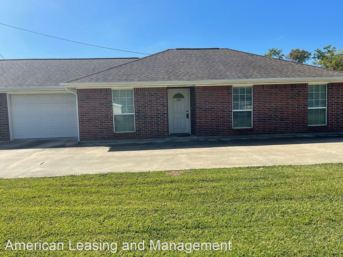 1004 Helena Ave, Nederland, TX 77627 House Rental in Nederland, TX