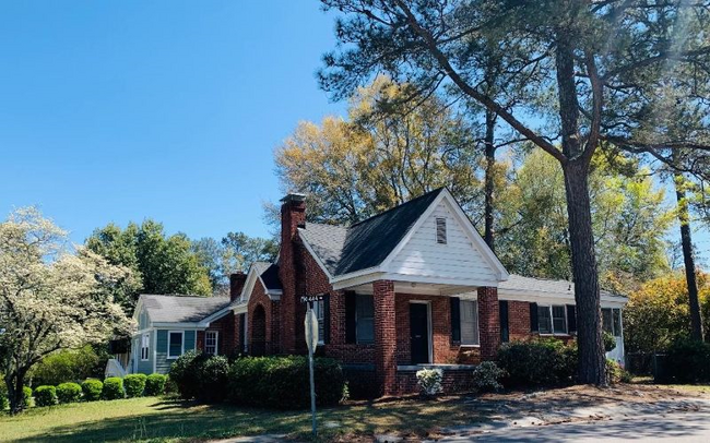 Foto del edificio - 4004 Rosewood Dr
