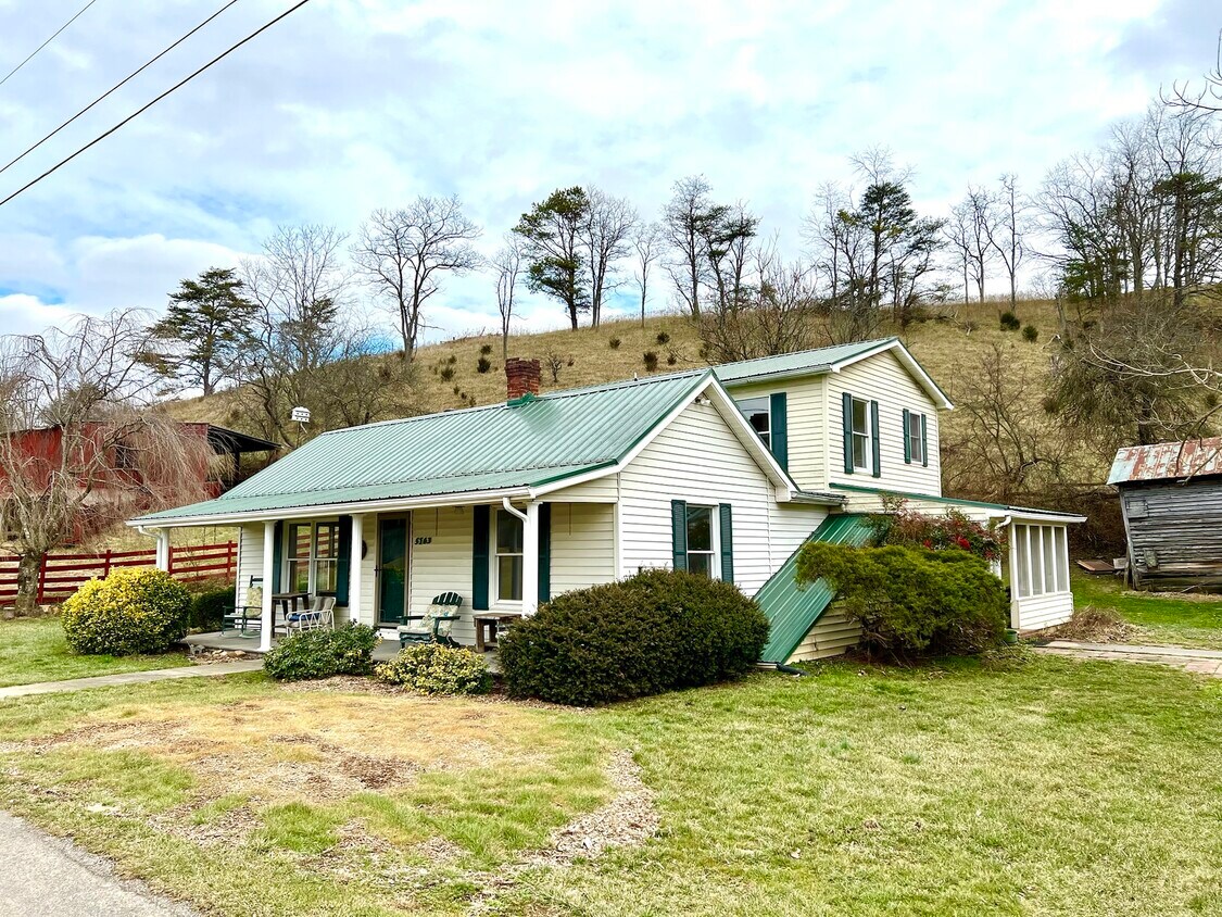 5163 Whitethorne Rd, Blacksburg, VA 24060 House Rental in Blacksburg
