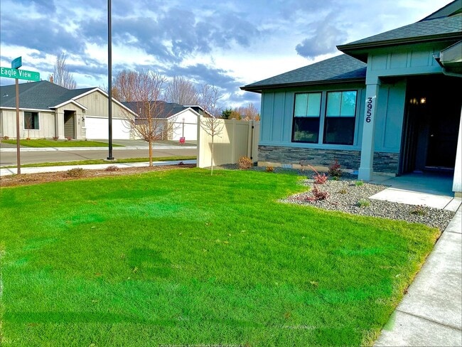 Building Photo - 4 Bedroom 2 Bath Single Level in Meridian Eagle & Ustick available 06/22/26