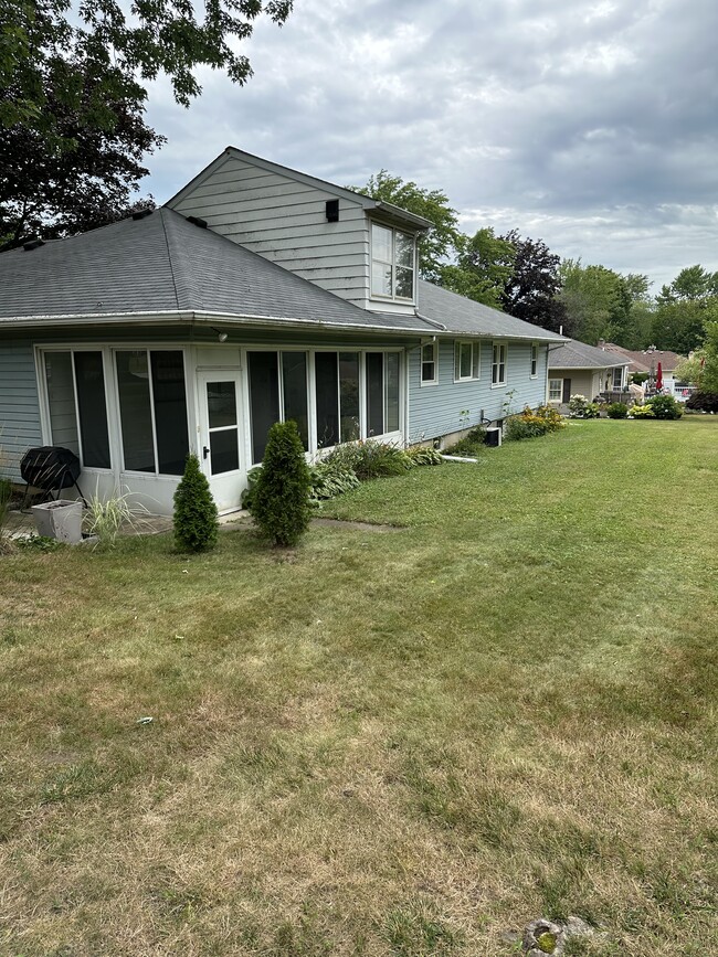 Building Photo - 183 S Leavitt Rd